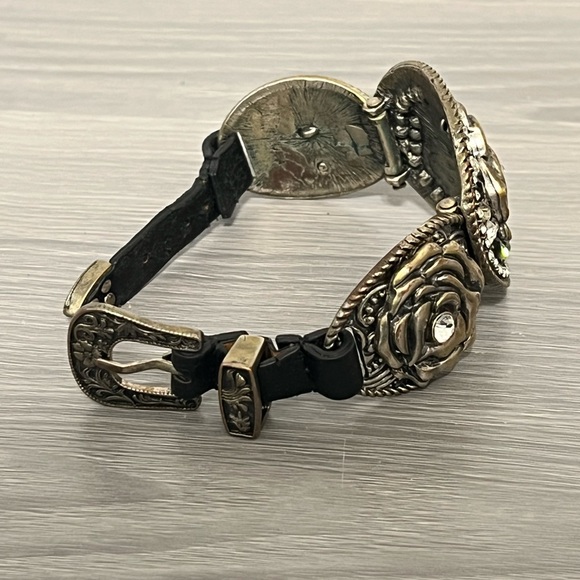 Leather and Bronze Buckle Bracelet with Flowers, Black and White Gemstones - Picture 8 of 10